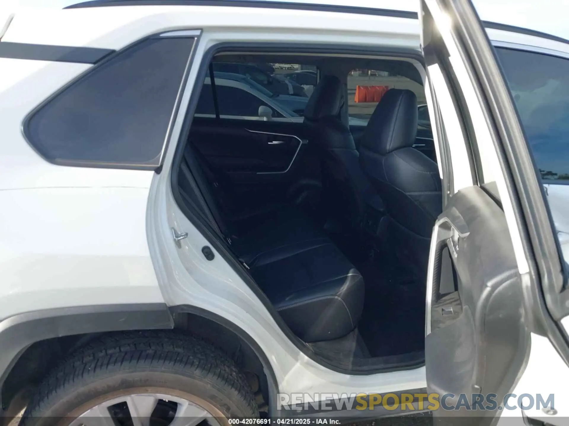 8 Photograph of a damaged car 2T3C1RFV1NW235608 TOYOTA RAV4 2022