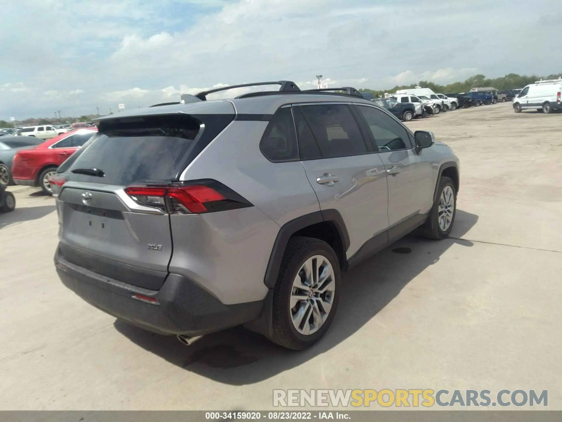 4 Photograph of a damaged car 2T3C1RFV2NC191555 TOYOTA RAV4 2022