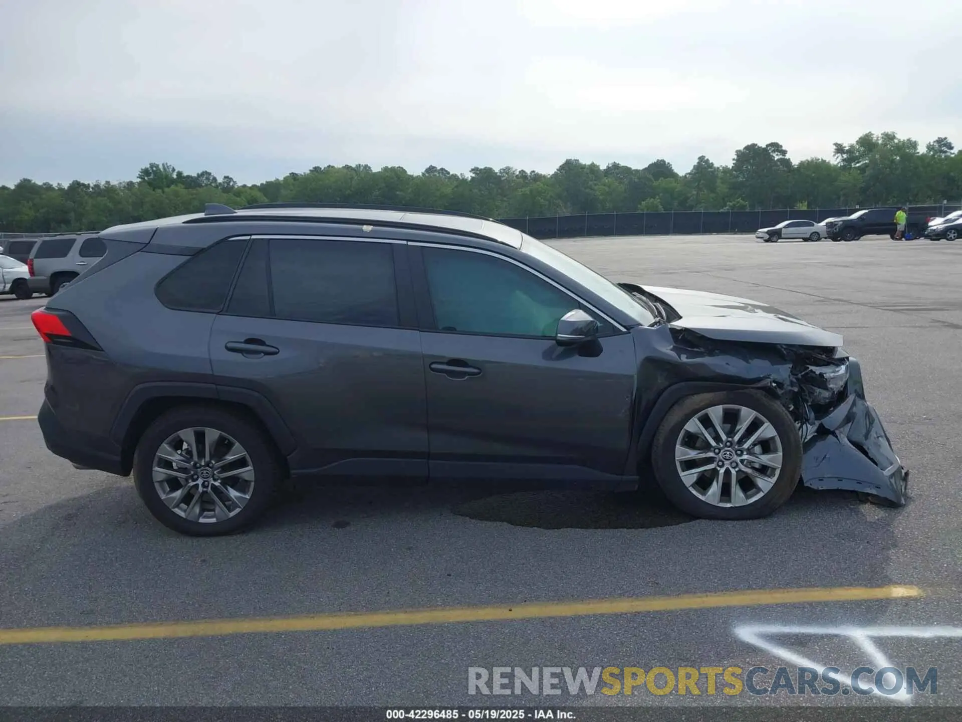 13 Photograph of a damaged car 2T3C1RFV3NC186168 TOYOTA RAV4 2022