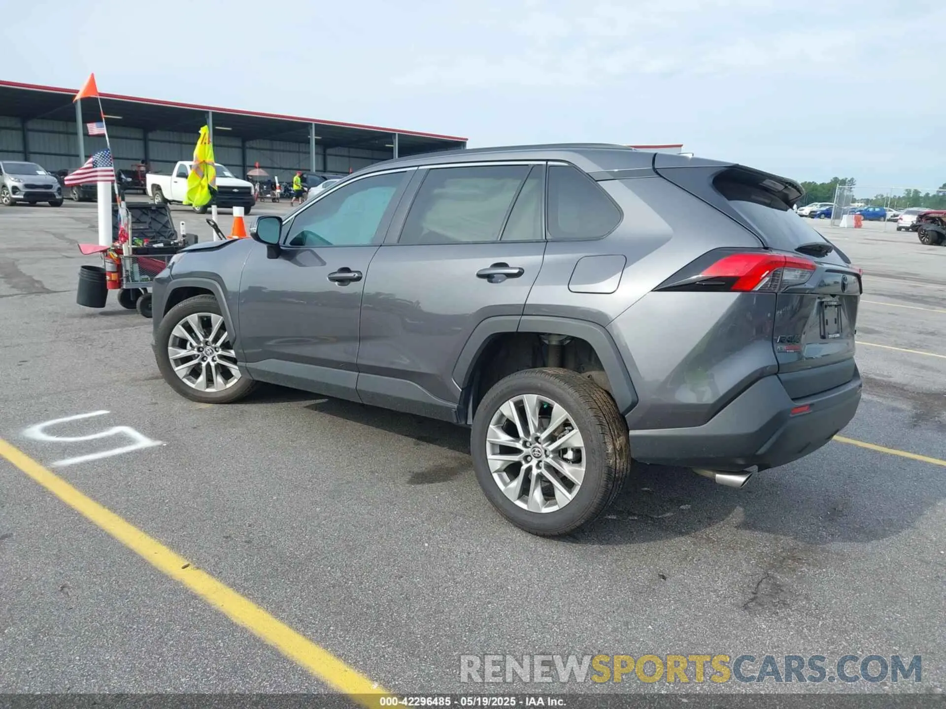 3 Photograph of a damaged car 2T3C1RFV3NC186168 TOYOTA RAV4 2022