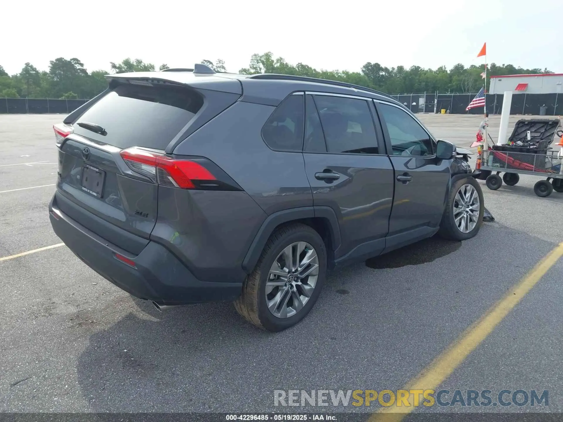 4 Photograph of a damaged car 2T3C1RFV3NC186168 TOYOTA RAV4 2022