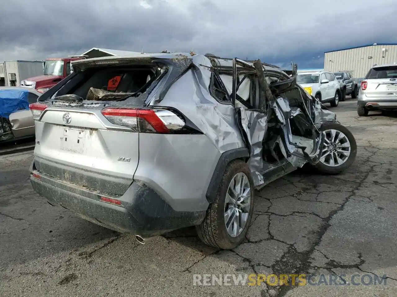 4 Photograph of a damaged car 2T3C1RFV3NC194531 TOYOTA RAV4 2022