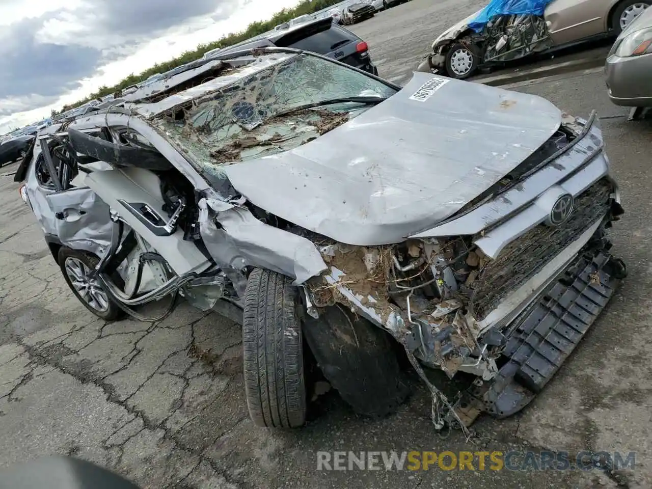 9 Photograph of a damaged car 2T3C1RFV3NC194531 TOYOTA RAV4 2022