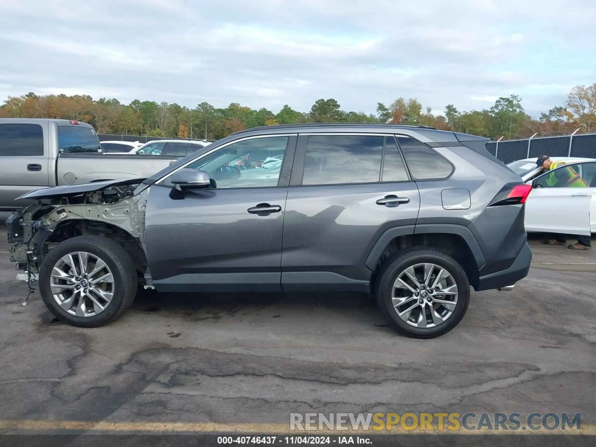14 Photograph of a damaged car 2T3C1RFV3NC209450 TOYOTA RAV4 2022