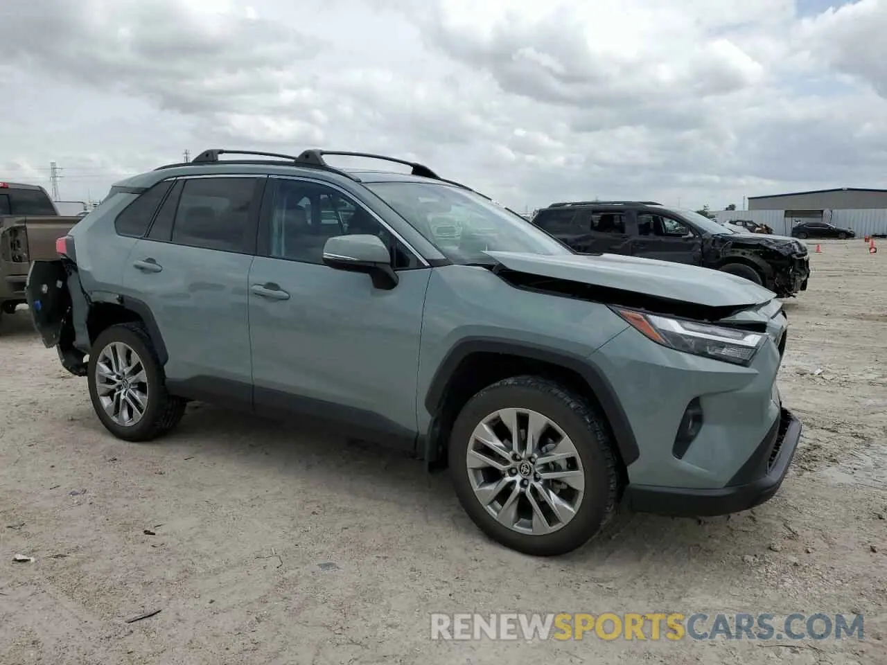 4 Photograph of a damaged car 2T3C1RFV3NW194883 TOYOTA RAV4 2022