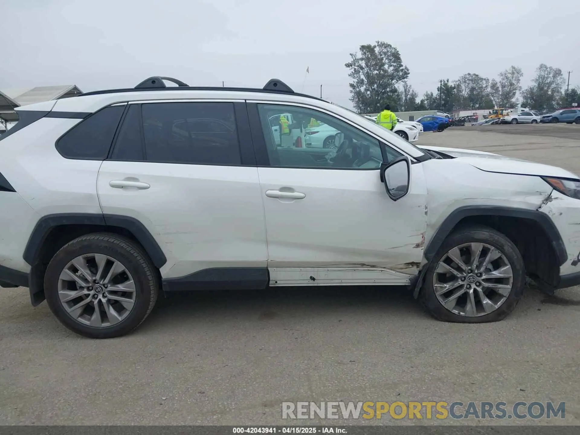 13 Photograph of a damaged car 2T3C1RFV3NW231009 TOYOTA RAV4 2022