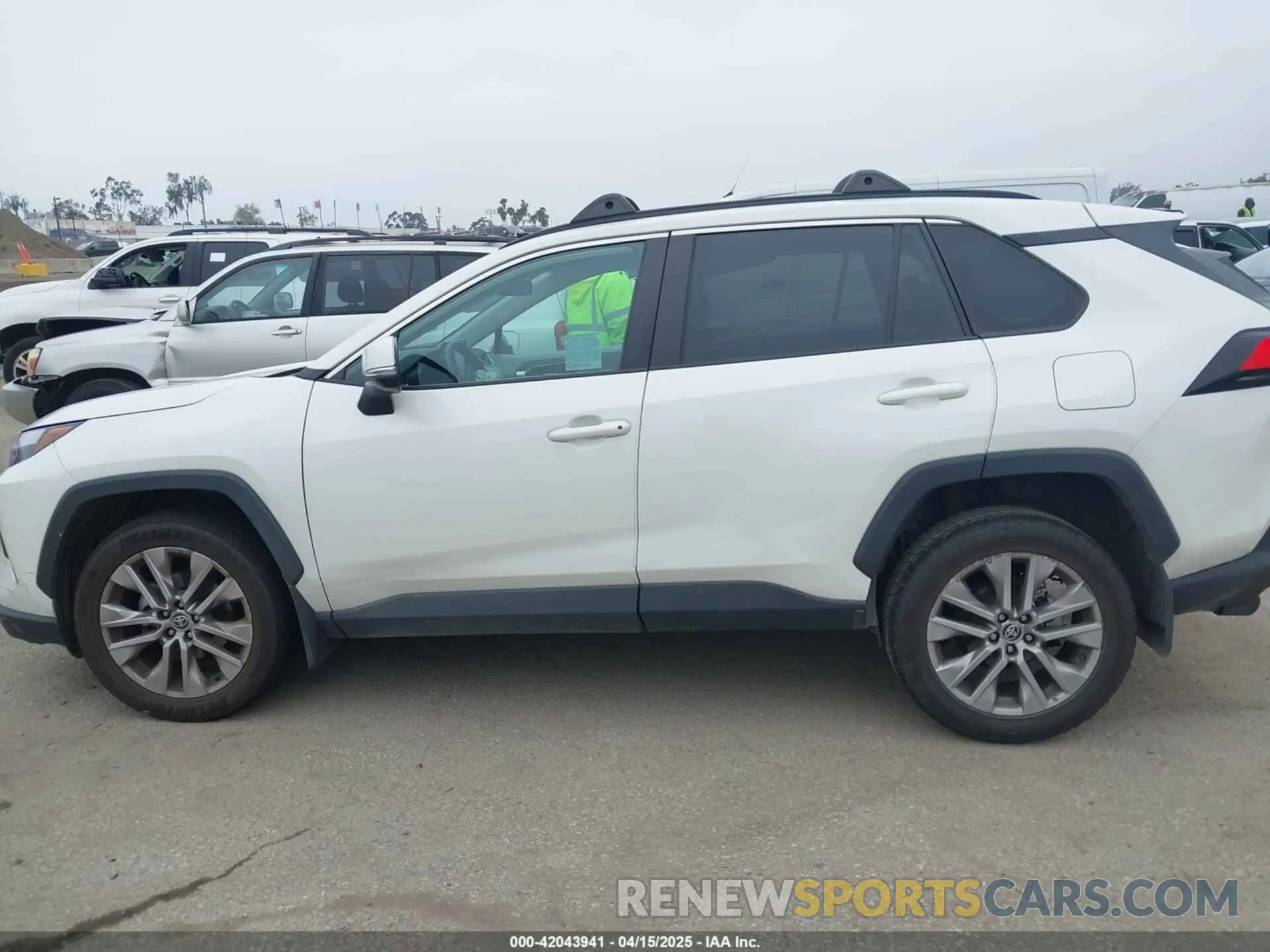 14 Photograph of a damaged car 2T3C1RFV3NW231009 TOYOTA RAV4 2022