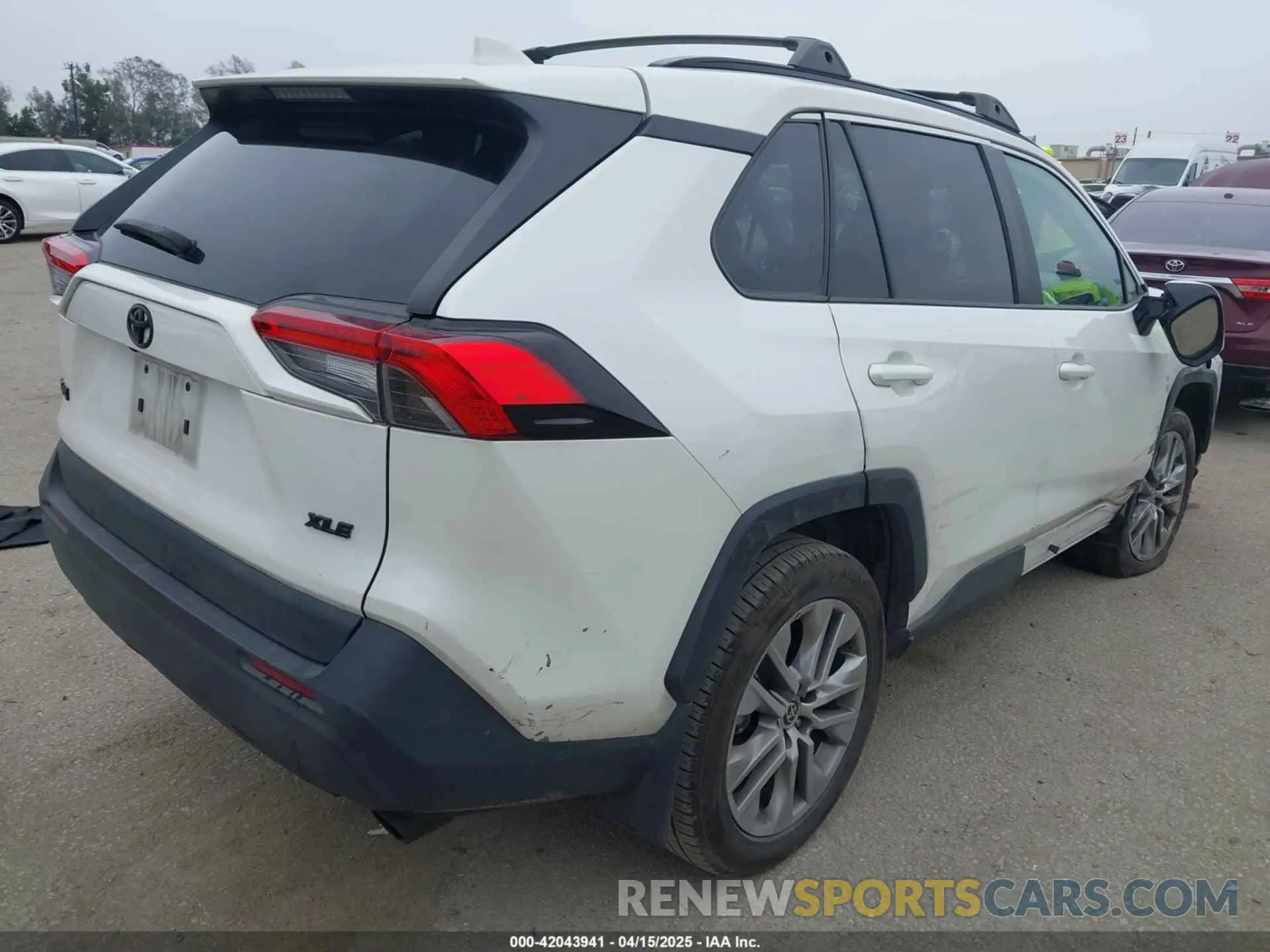4 Photograph of a damaged car 2T3C1RFV3NW231009 TOYOTA RAV4 2022