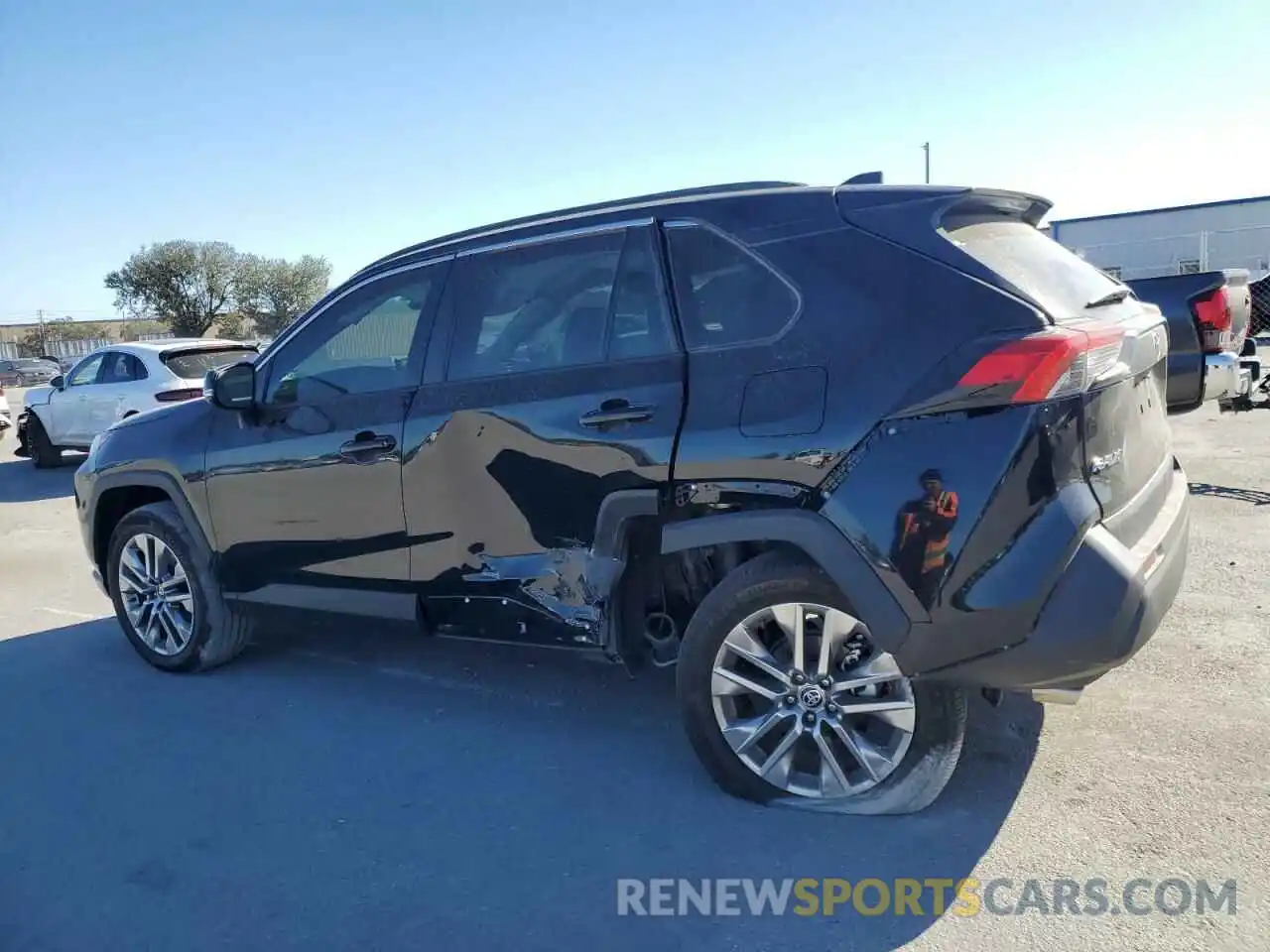 2 Photograph of a damaged car 2T3C1RFV4NC202247 TOYOTA RAV4 2022