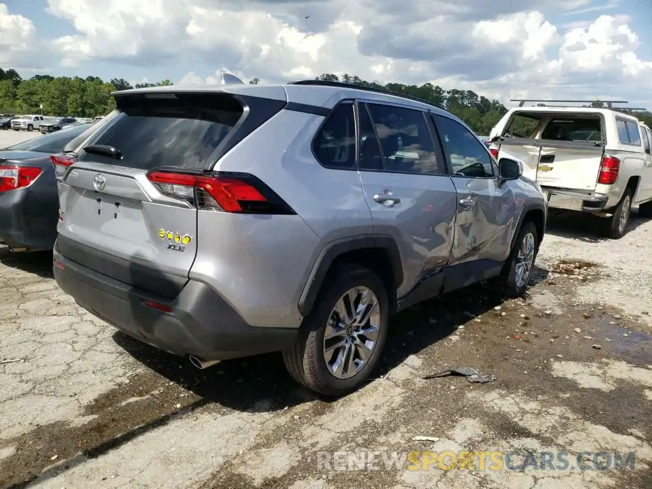 4 Photograph of a damaged car 2T3C1RFV6NC179912 TOYOTA RAV4 2022