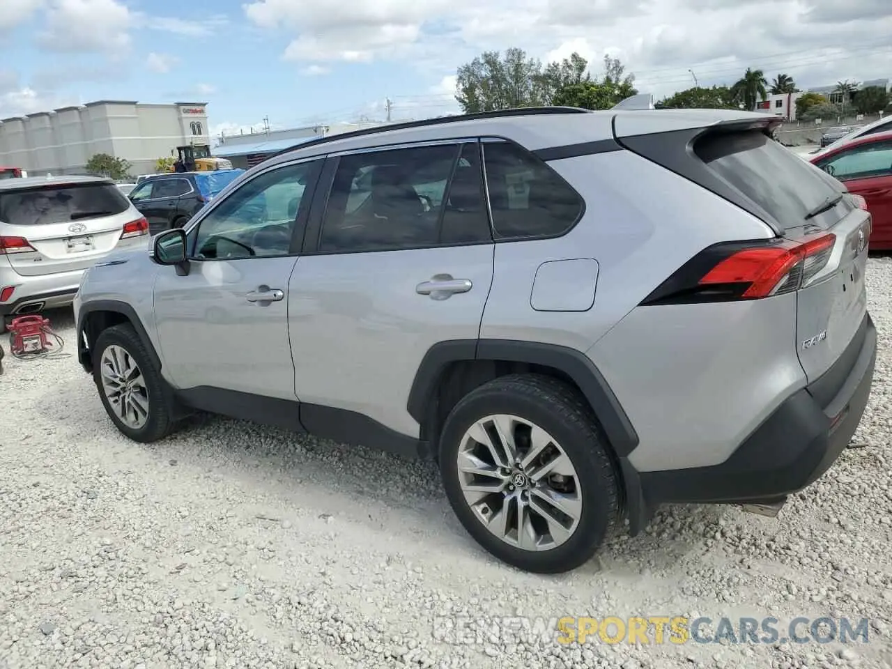 2 Photograph of a damaged car 2T3C1RFV6NC191607 TOYOTA RAV4 2022