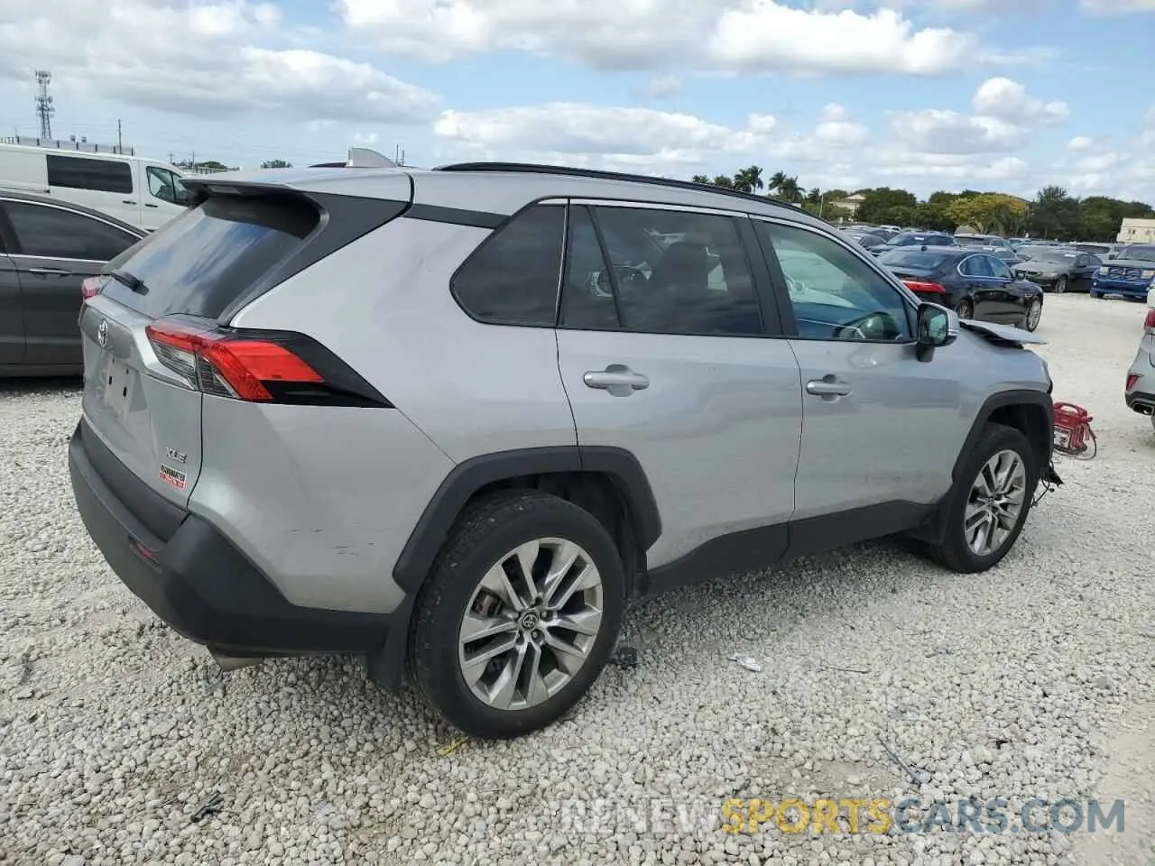 3 Photograph of a damaged car 2T3C1RFV6NC191607 TOYOTA RAV4 2022