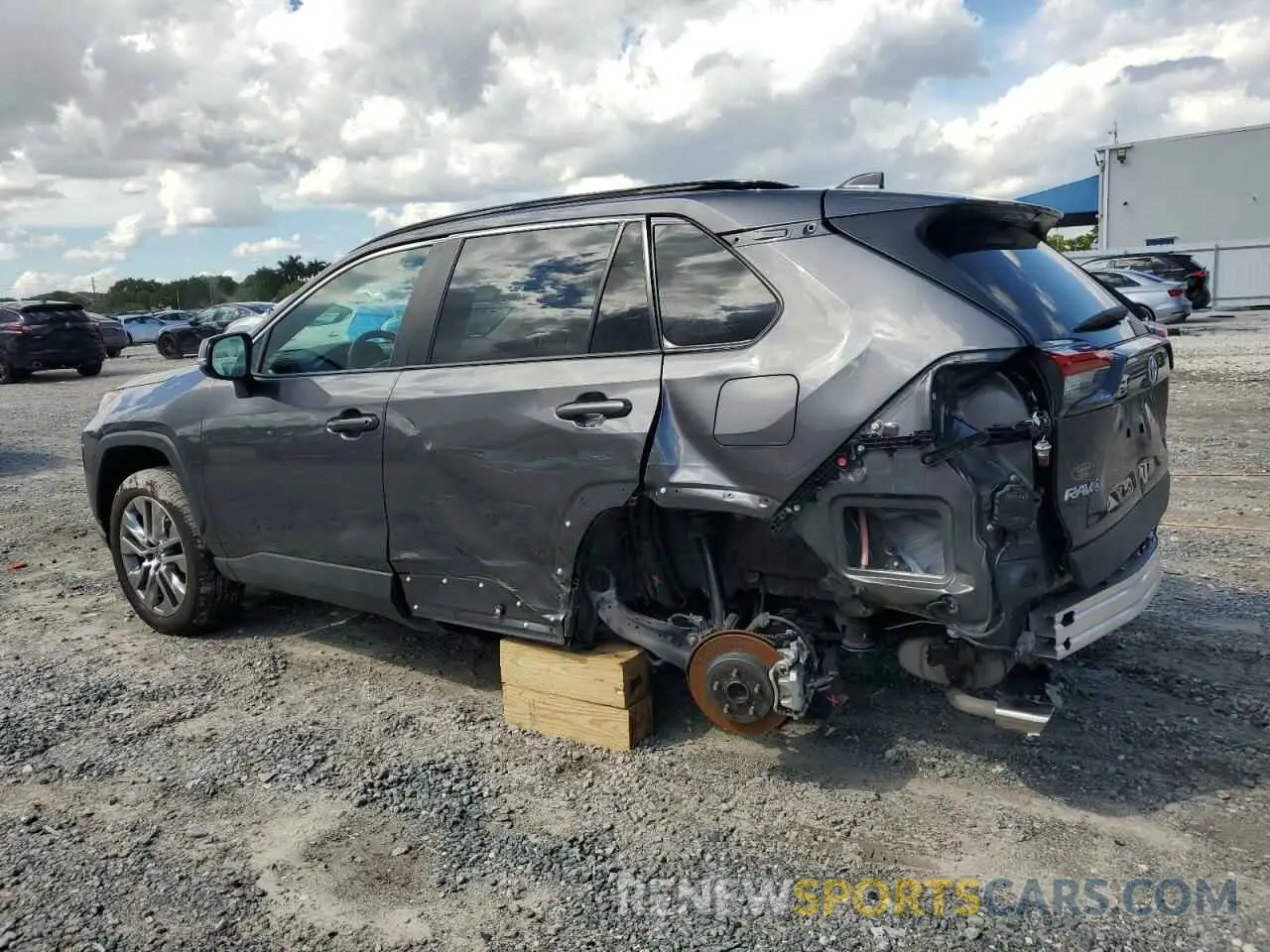 2 Photograph of a damaged car 2T3C1RFV6NC192191 TOYOTA RAV4 2022