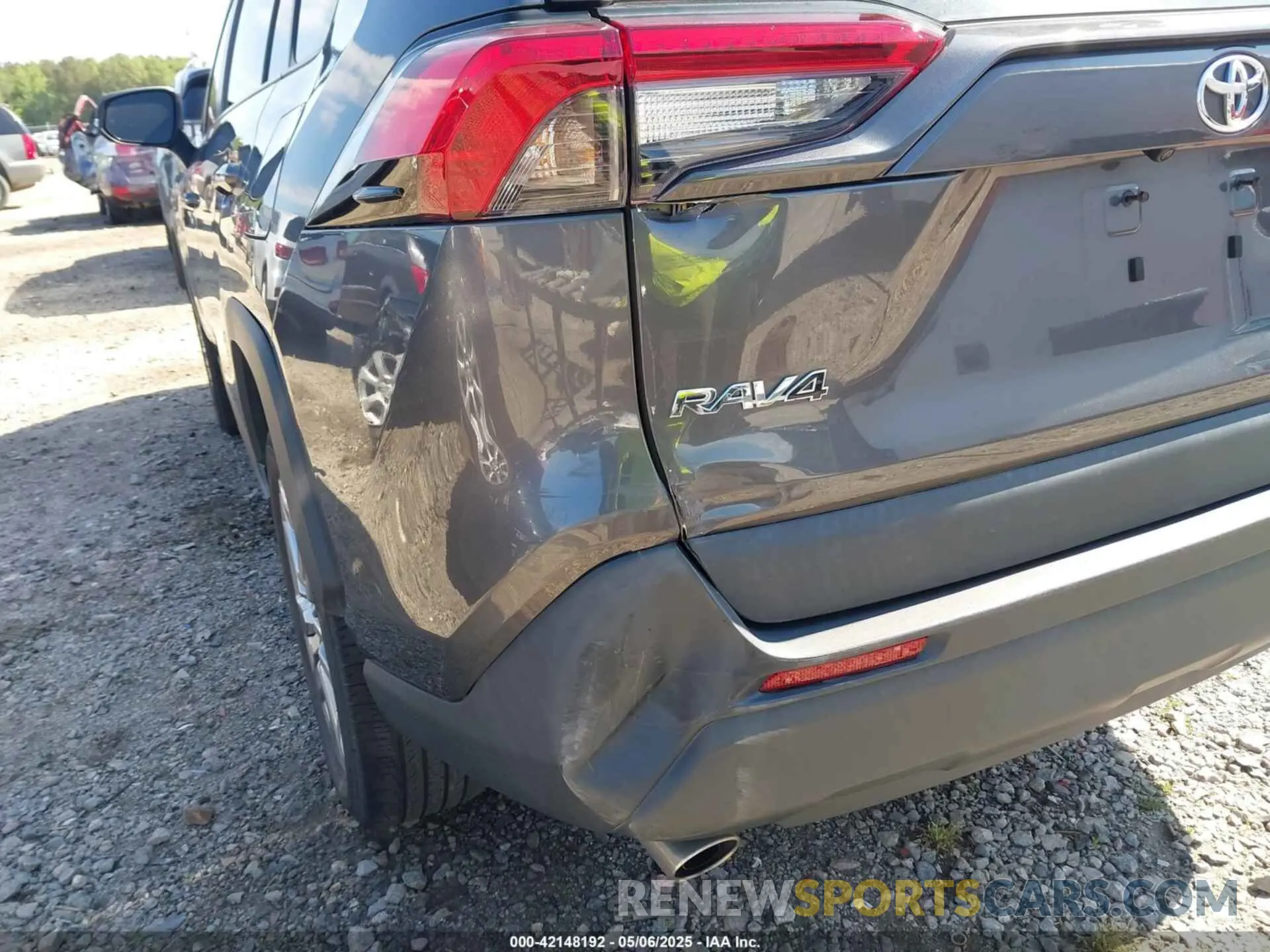 17 Photograph of a damaged car 2T3C1RFV7NC195861 TOYOTA RAV4 2022