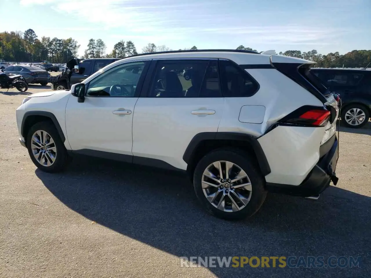 2 Photograph of a damaged car 2T3C1RFV7NW233183 TOYOTA RAV4 2022