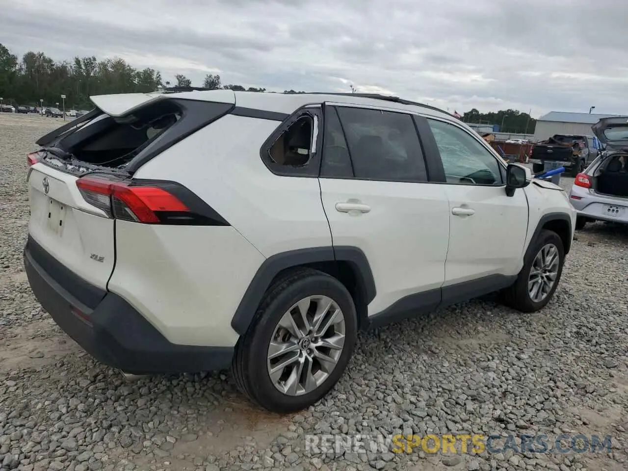 3 Photograph of a damaged car 2T3C1RFV8NW190215 TOYOTA RAV4 2022