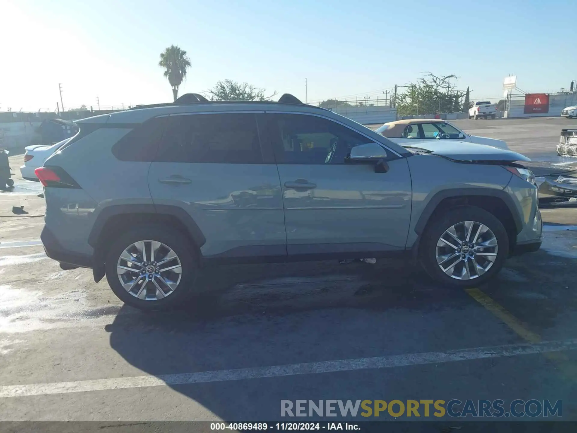 13 Photograph of a damaged car 2T3C1RFV8NW192563 TOYOTA RAV4 2022