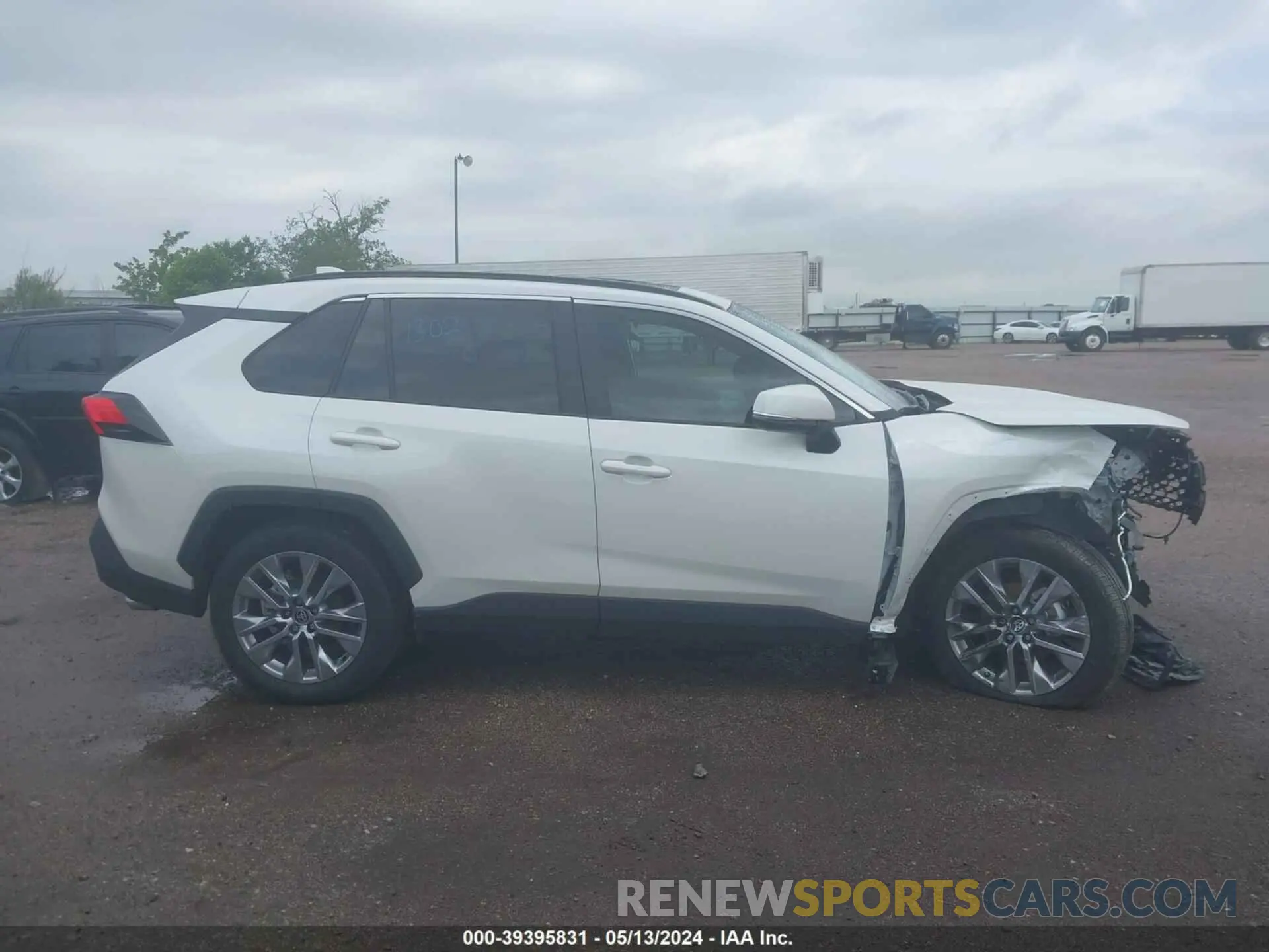 13 Photograph of a damaged car 2T3C1RFV8NW211385 TOYOTA RAV4 2022