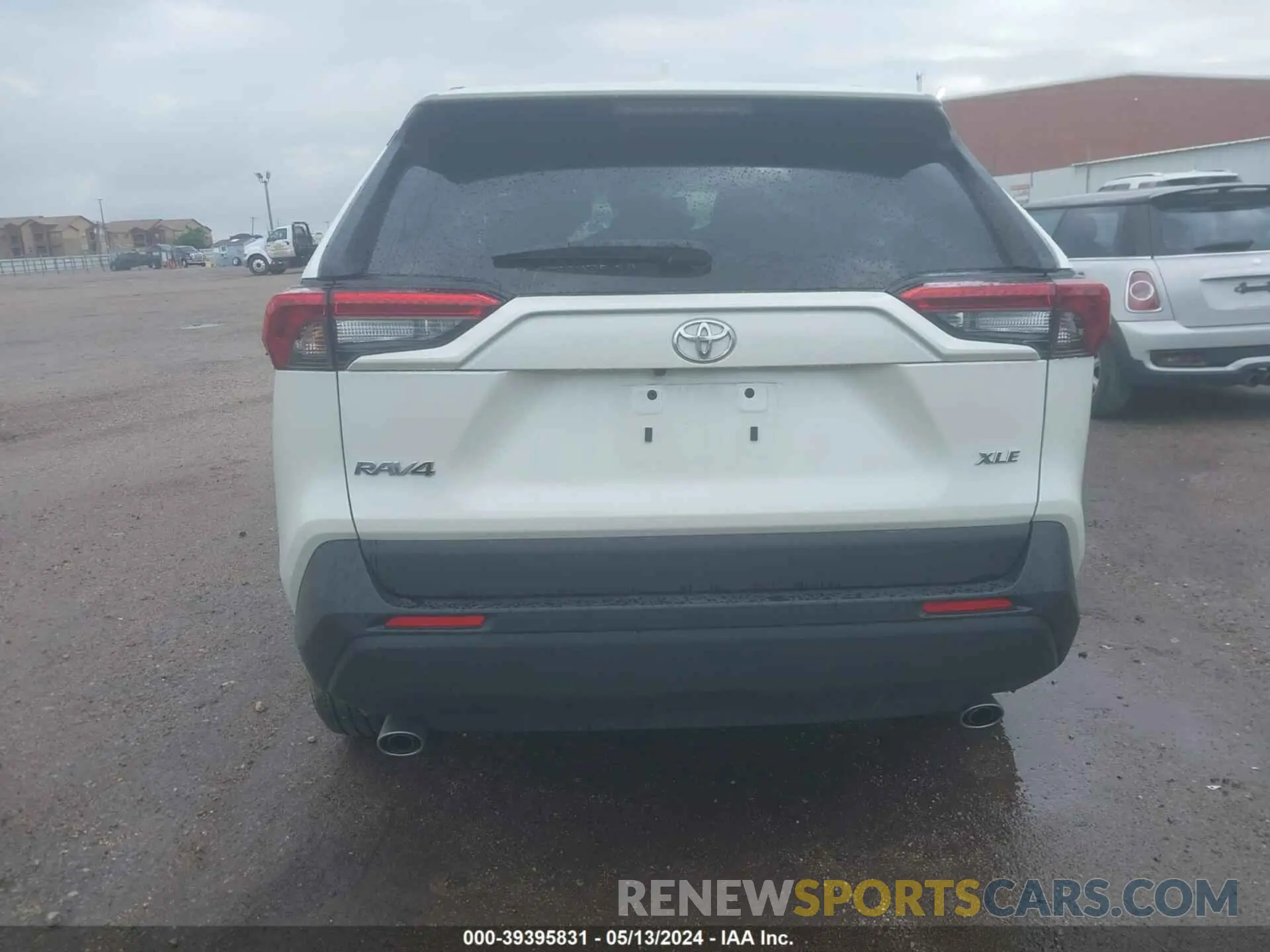 16 Photograph of a damaged car 2T3C1RFV8NW211385 TOYOTA RAV4 2022