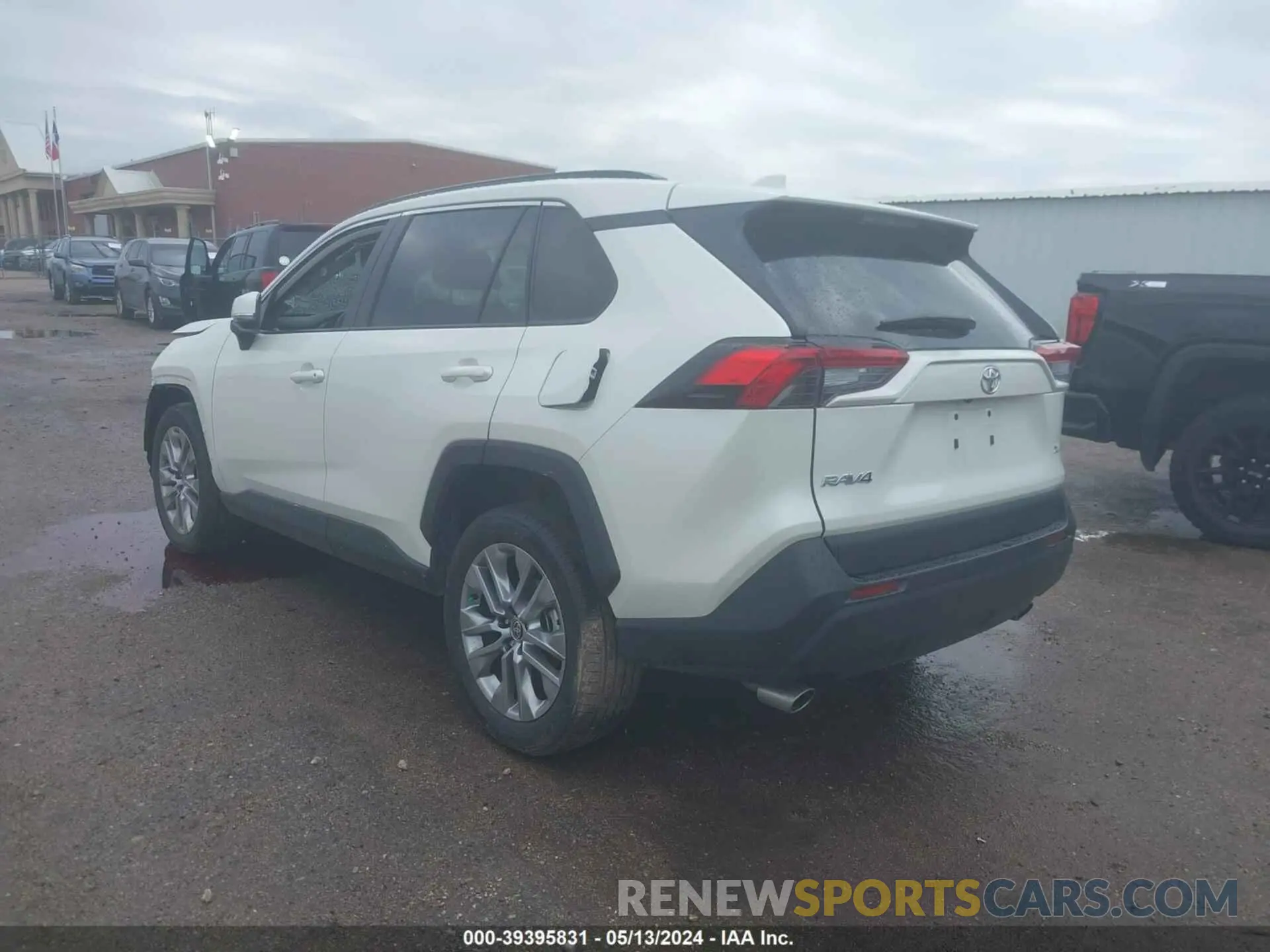 3 Photograph of a damaged car 2T3C1RFV8NW211385 TOYOTA RAV4 2022