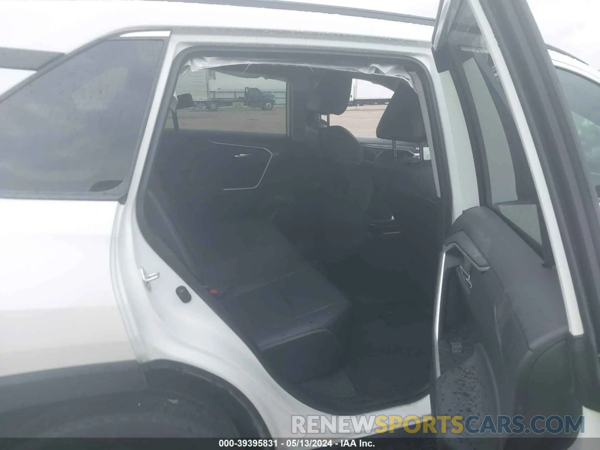 8 Photograph of a damaged car 2T3C1RFV8NW211385 TOYOTA RAV4 2022