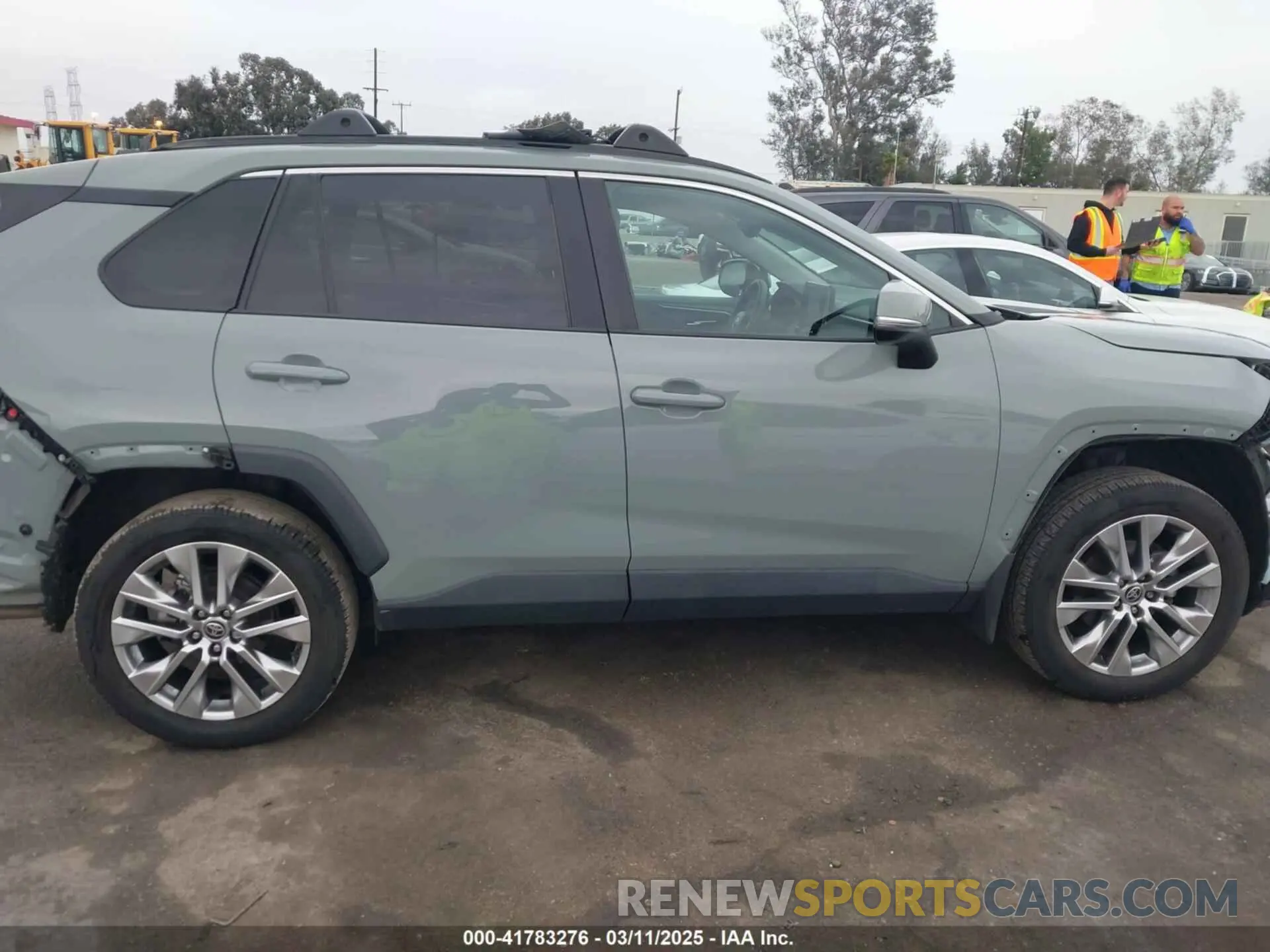 14 Photograph of a damaged car 2T3C1RFV8NW236772 TOYOTA RAV4 2022