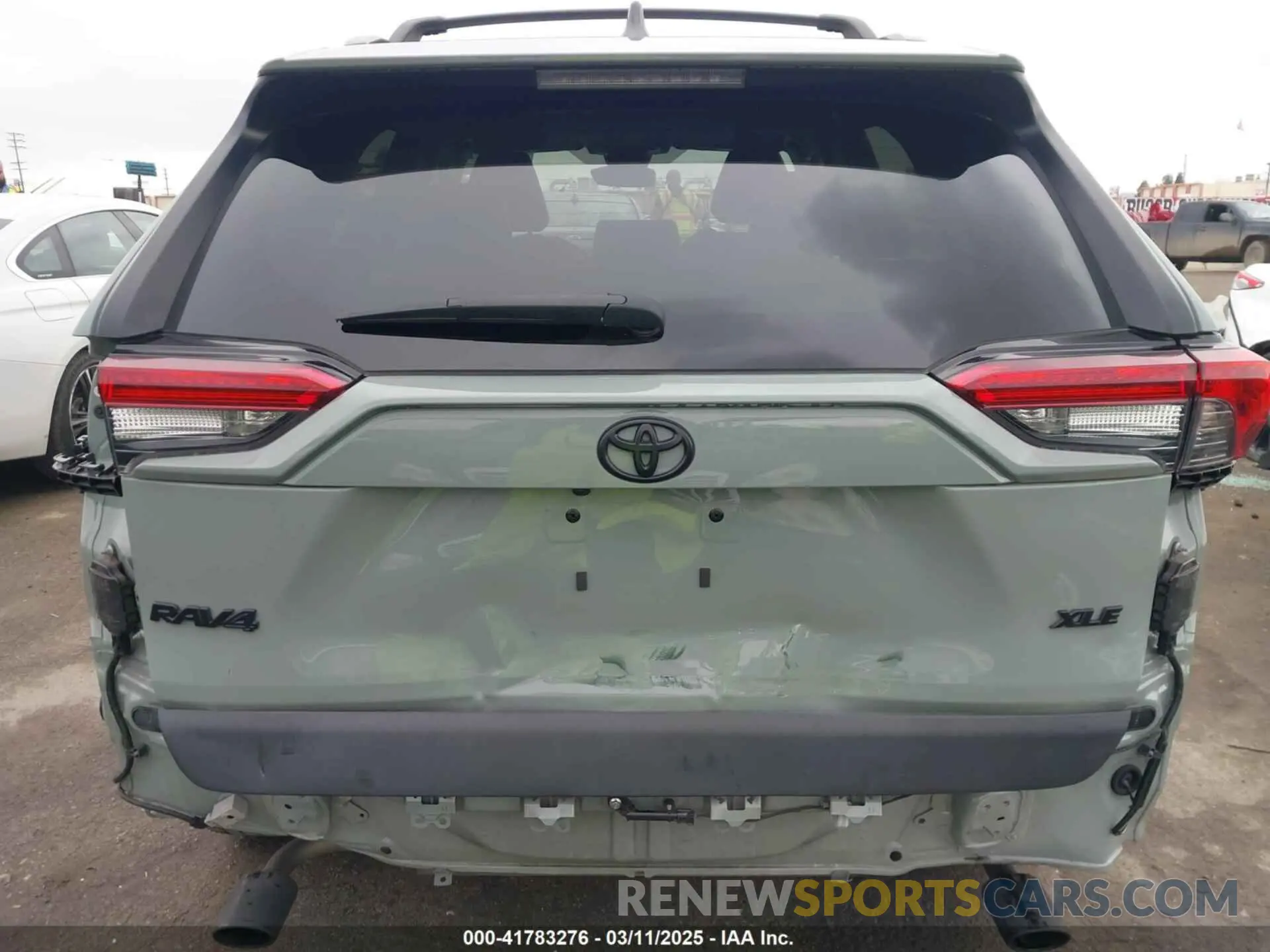 17 Photograph of a damaged car 2T3C1RFV8NW236772 TOYOTA RAV4 2022