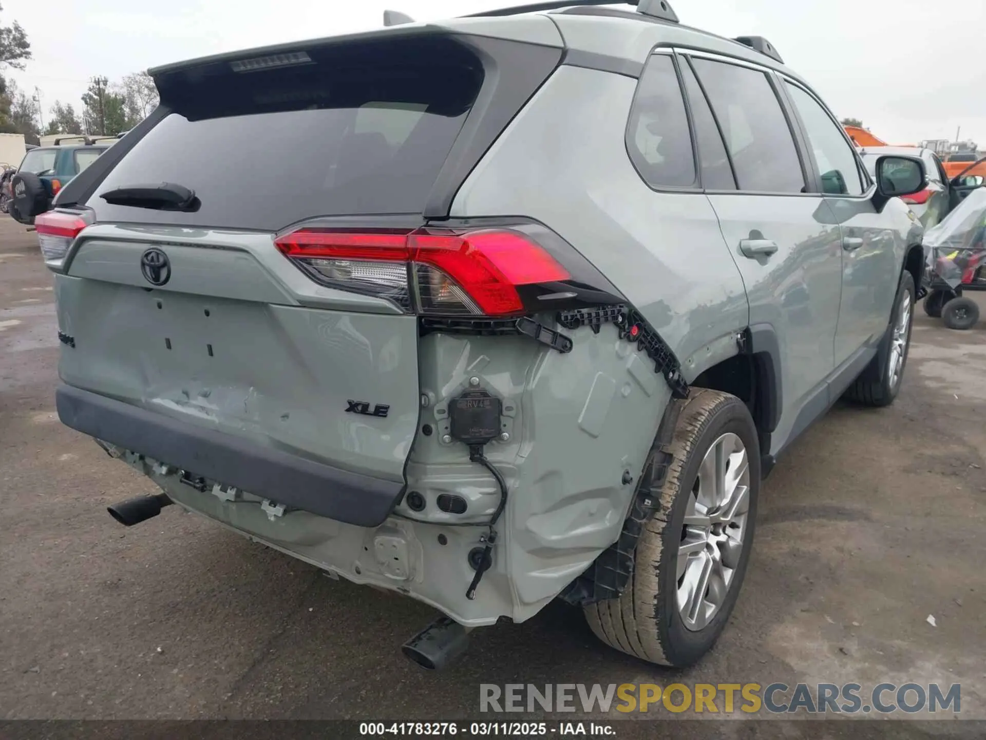 4 Photograph of a damaged car 2T3C1RFV8NW236772 TOYOTA RAV4 2022