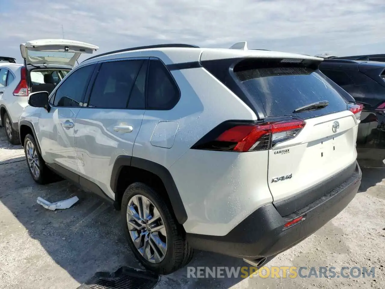2 Photograph of a damaged car 2T3C1RFV9NW210326 TOYOTA RAV4 2022