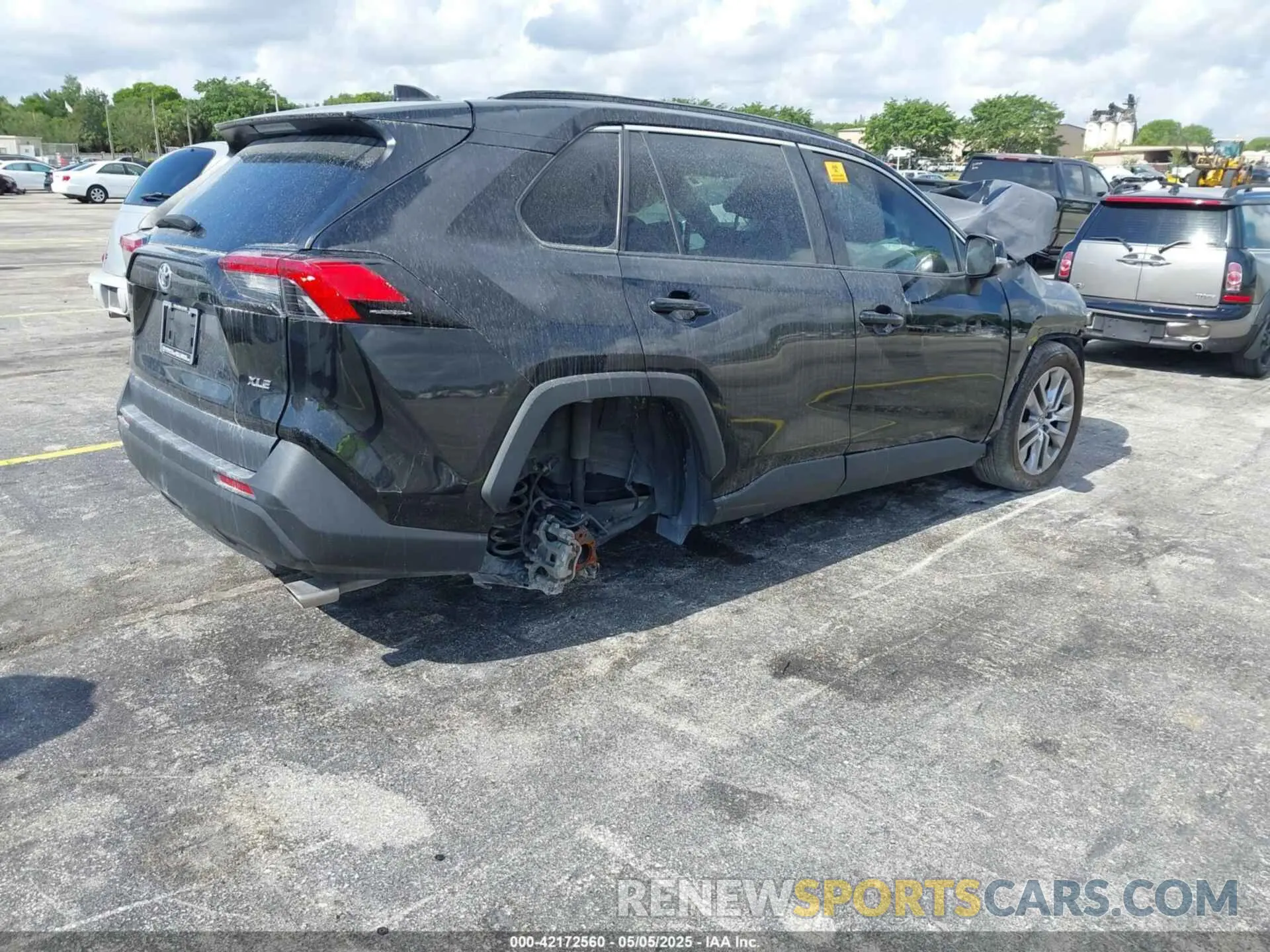 4 Photograph of a damaged car 2T3C1RFVXNC195269 TOYOTA RAV4 2022
