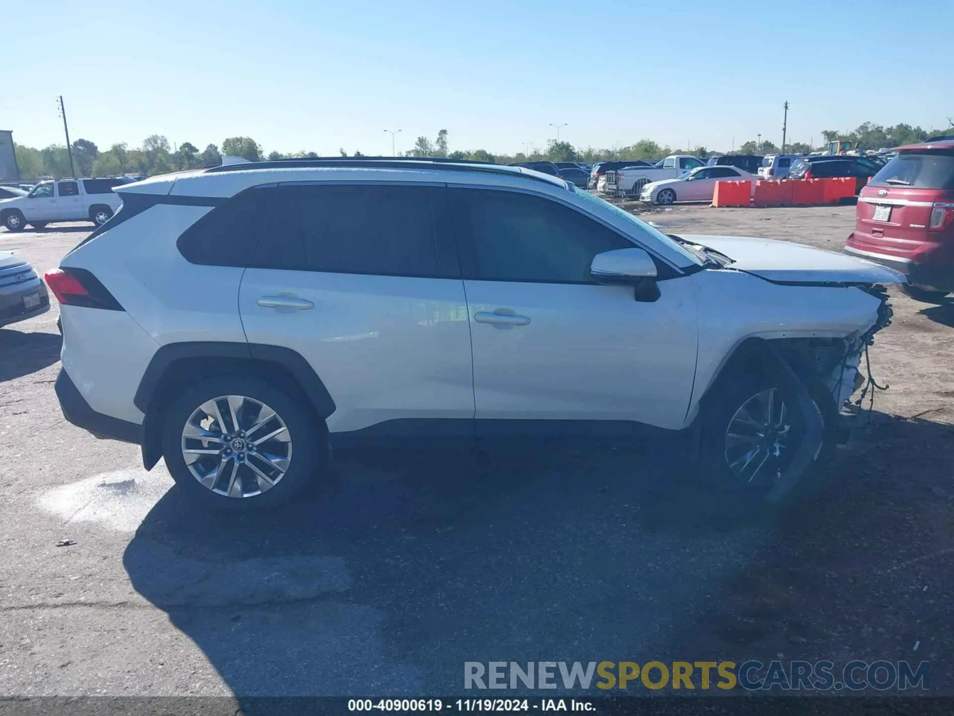 14 Photograph of a damaged car 2T3C1RFVXNW186005 TOYOTA RAV4 2022