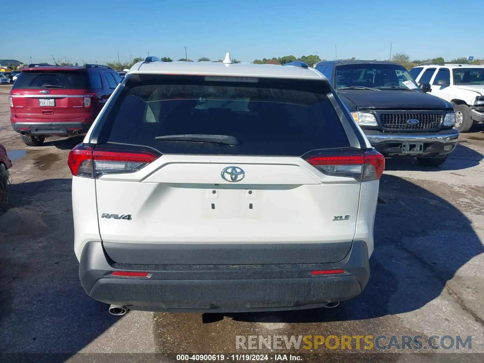 17 Photograph of a damaged car 2T3C1RFVXNW186005 TOYOTA RAV4 2022