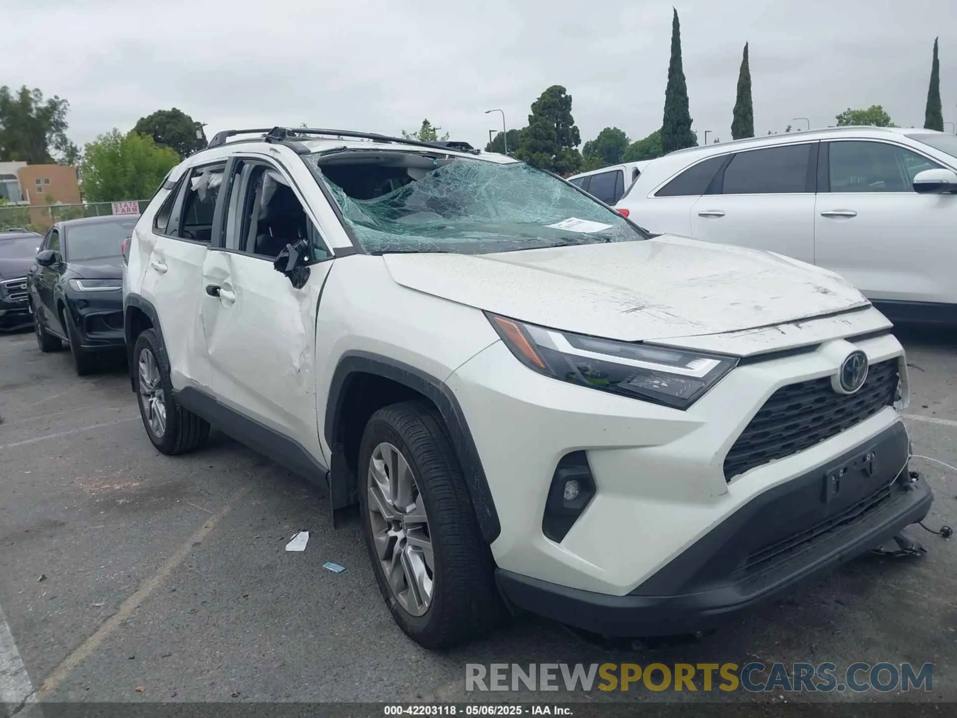 1 Photograph of a damaged car 2T3C1RFVXNW236286 TOYOTA RAV4 2022