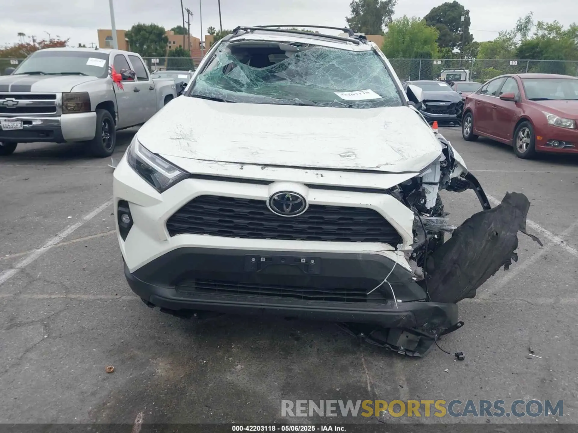 12 Photograph of a damaged car 2T3C1RFVXNW236286 TOYOTA RAV4 2022