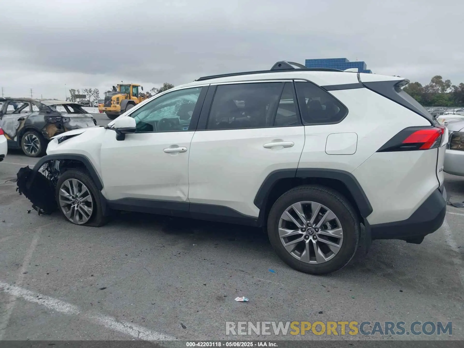 14 Photograph of a damaged car 2T3C1RFVXNW236286 TOYOTA RAV4 2022