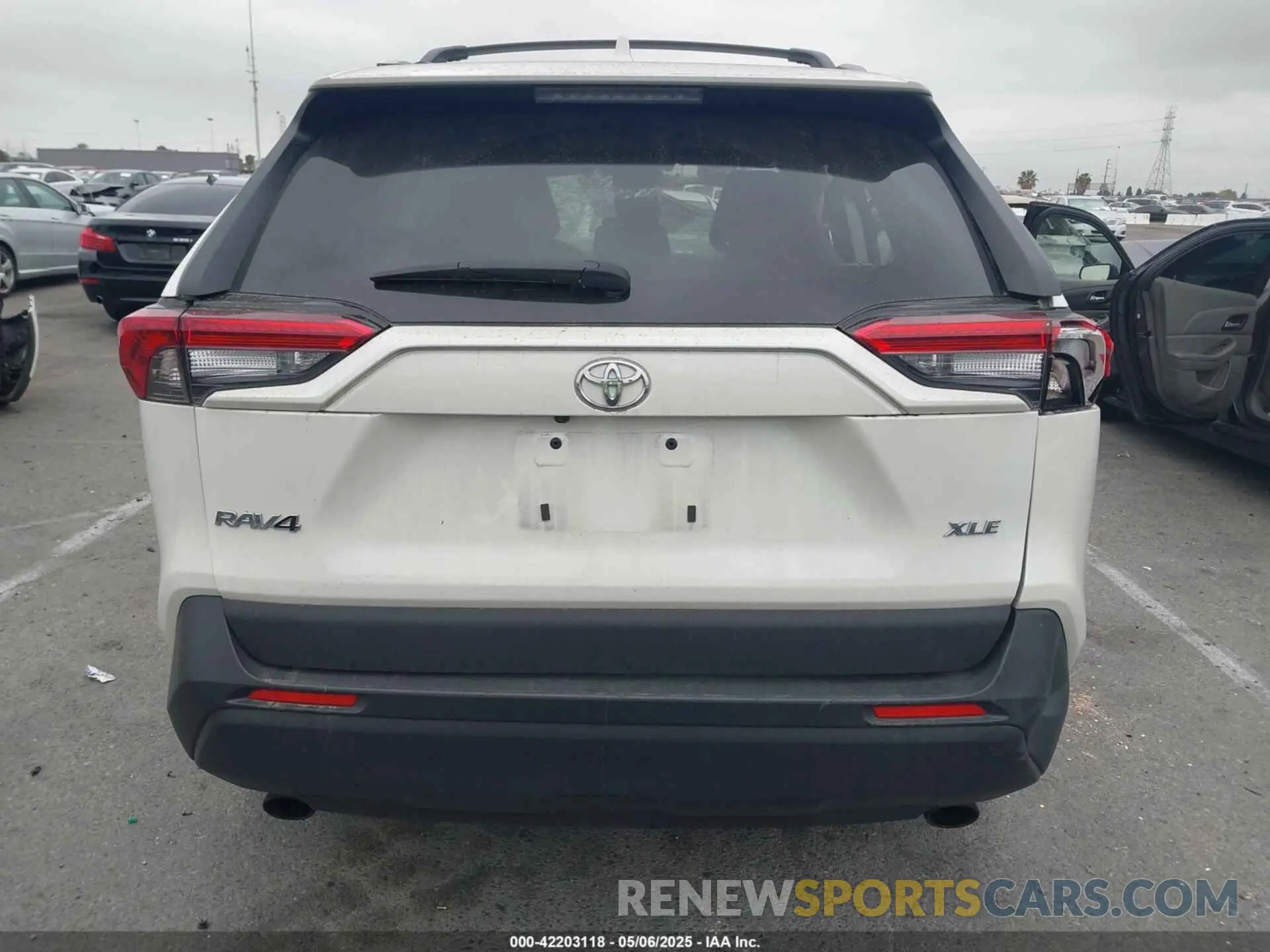 16 Photograph of a damaged car 2T3C1RFVXNW236286 TOYOTA RAV4 2022