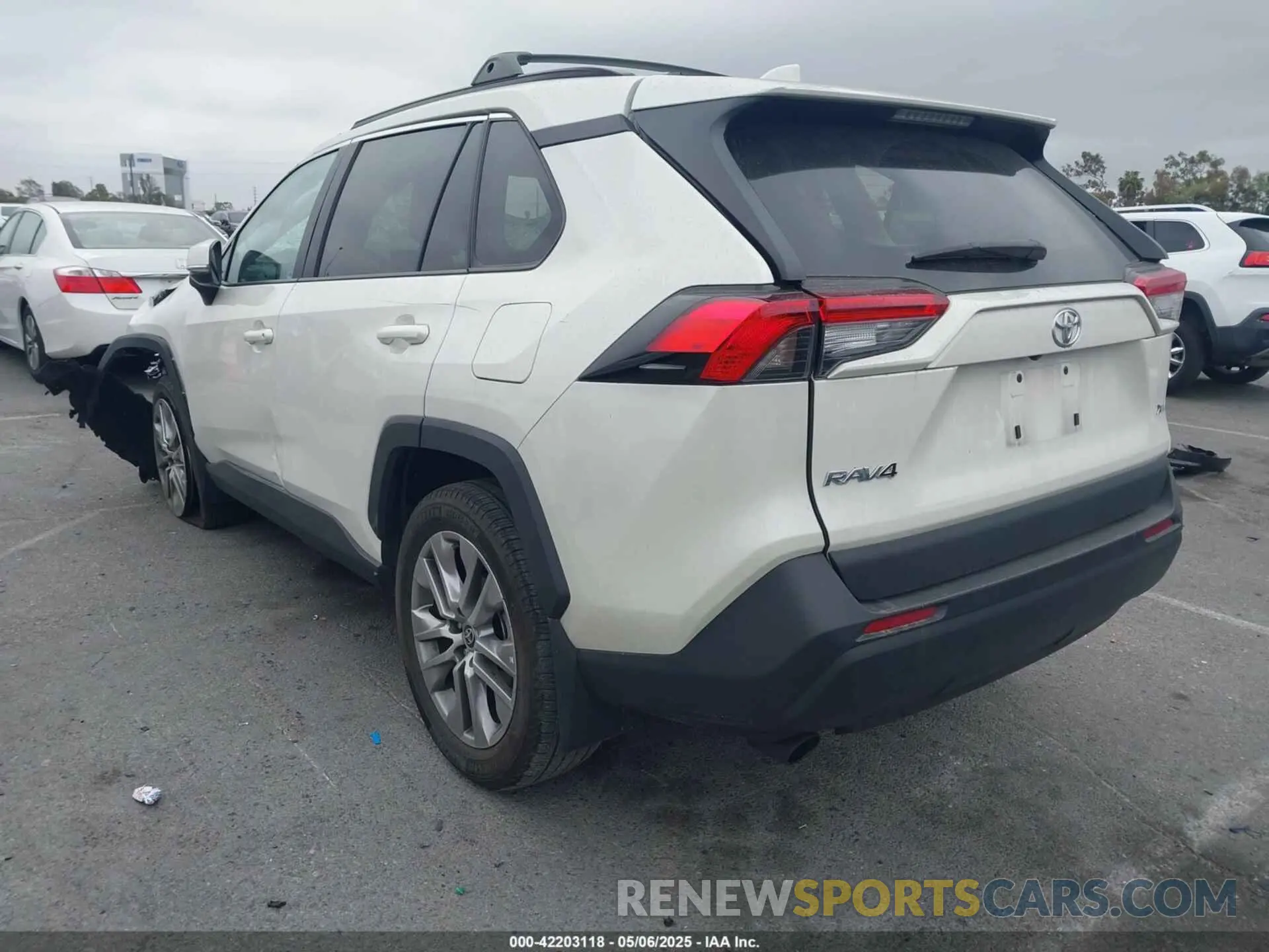 3 Photograph of a damaged car 2T3C1RFVXNW236286 TOYOTA RAV4 2022