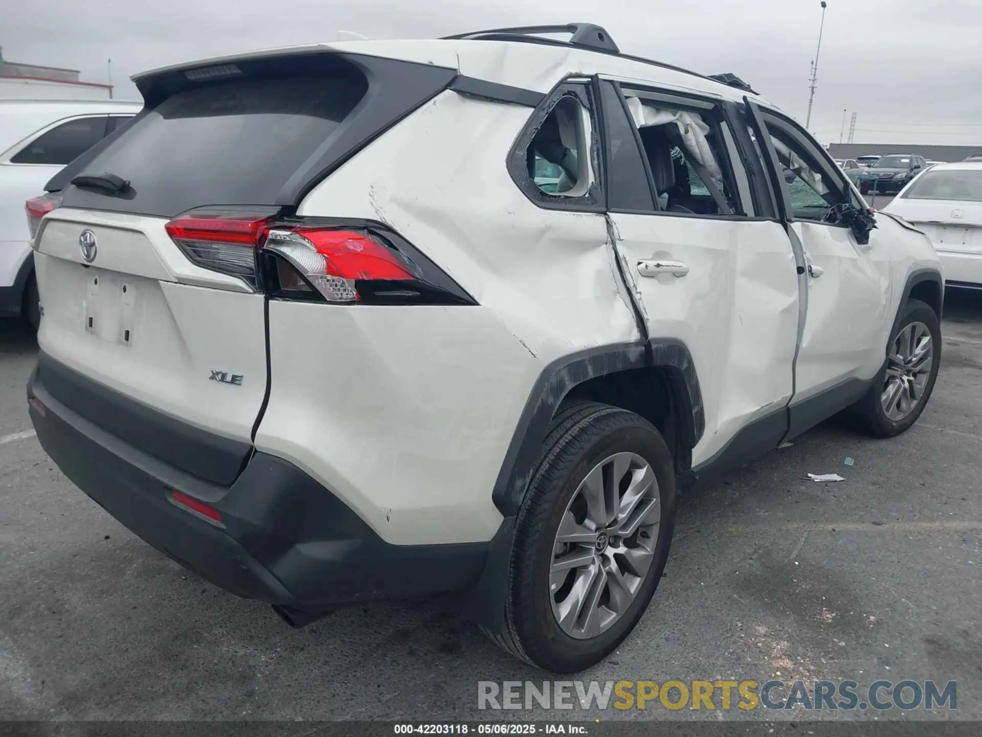 4 Photograph of a damaged car 2T3C1RFVXNW236286 TOYOTA RAV4 2022