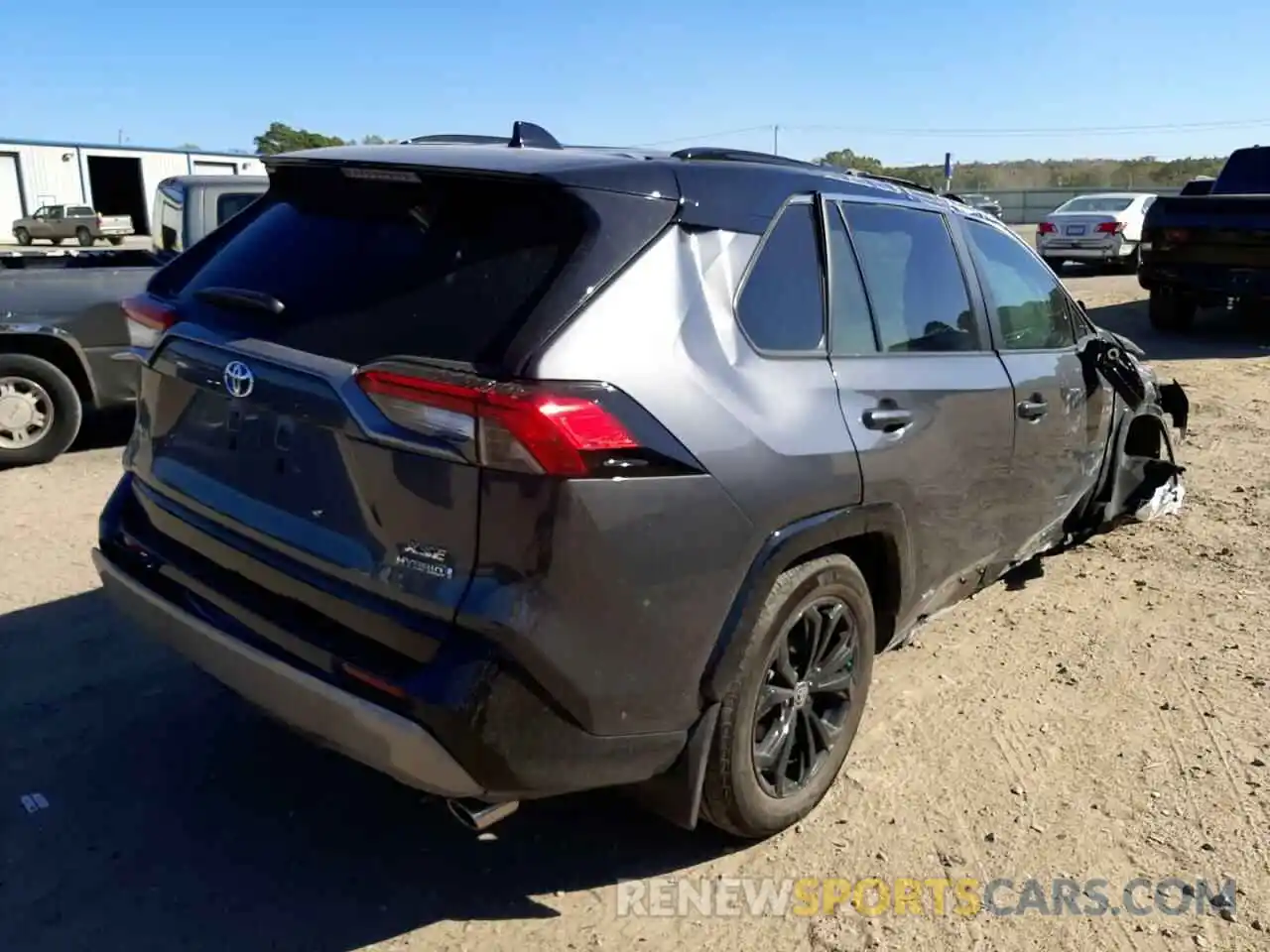 4 Photograph of a damaged car 2T3E6RFV1NW037010 TOYOTA RAV4 2022