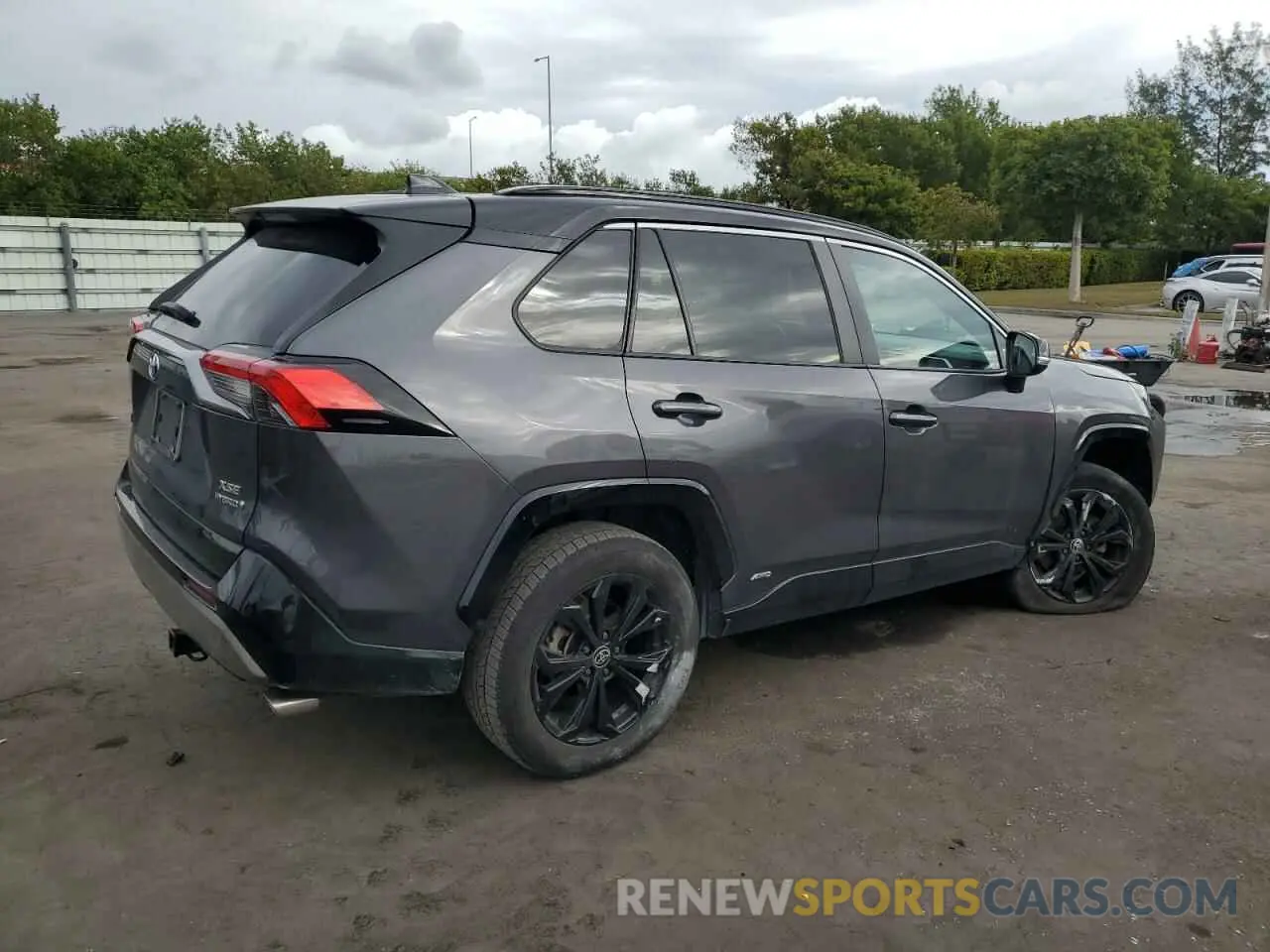 3 Photograph of a damaged car 2T3E6RFV3NW035713 TOYOTA RAV4 2022