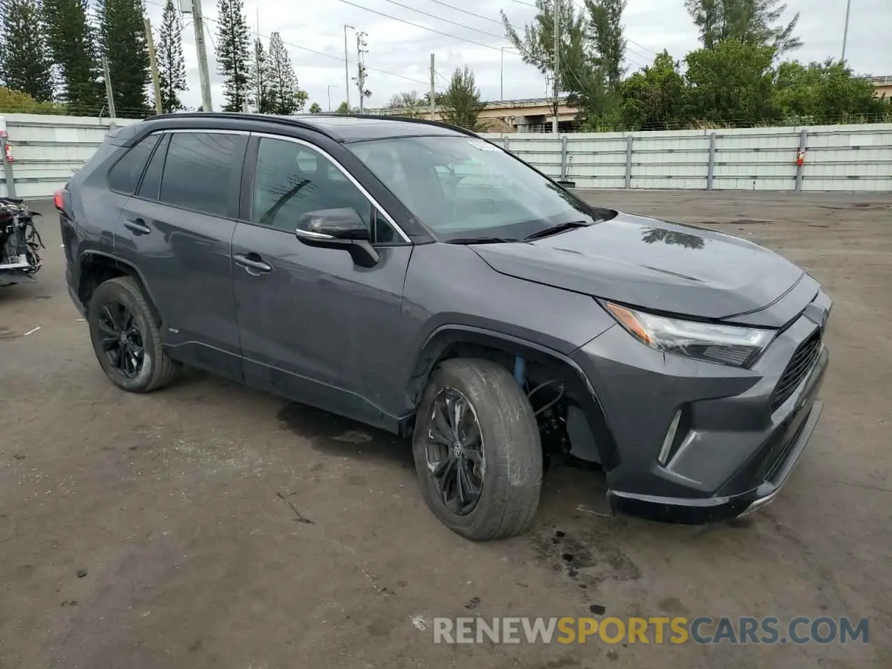 4 Photograph of a damaged car 2T3E6RFV3NW035713 TOYOTA RAV4 2022