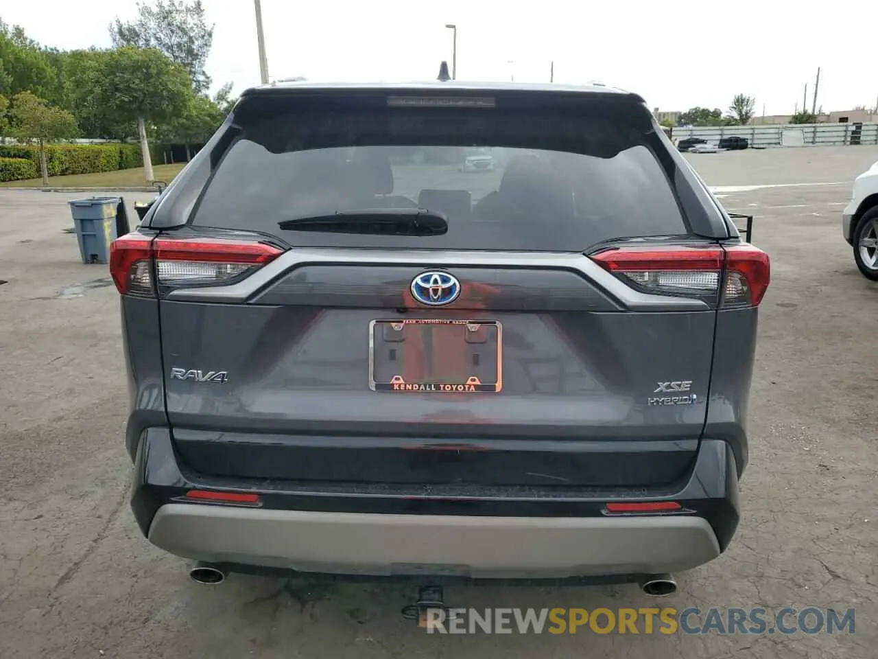 6 Photograph of a damaged car 2T3E6RFV3NW035713 TOYOTA RAV4 2022