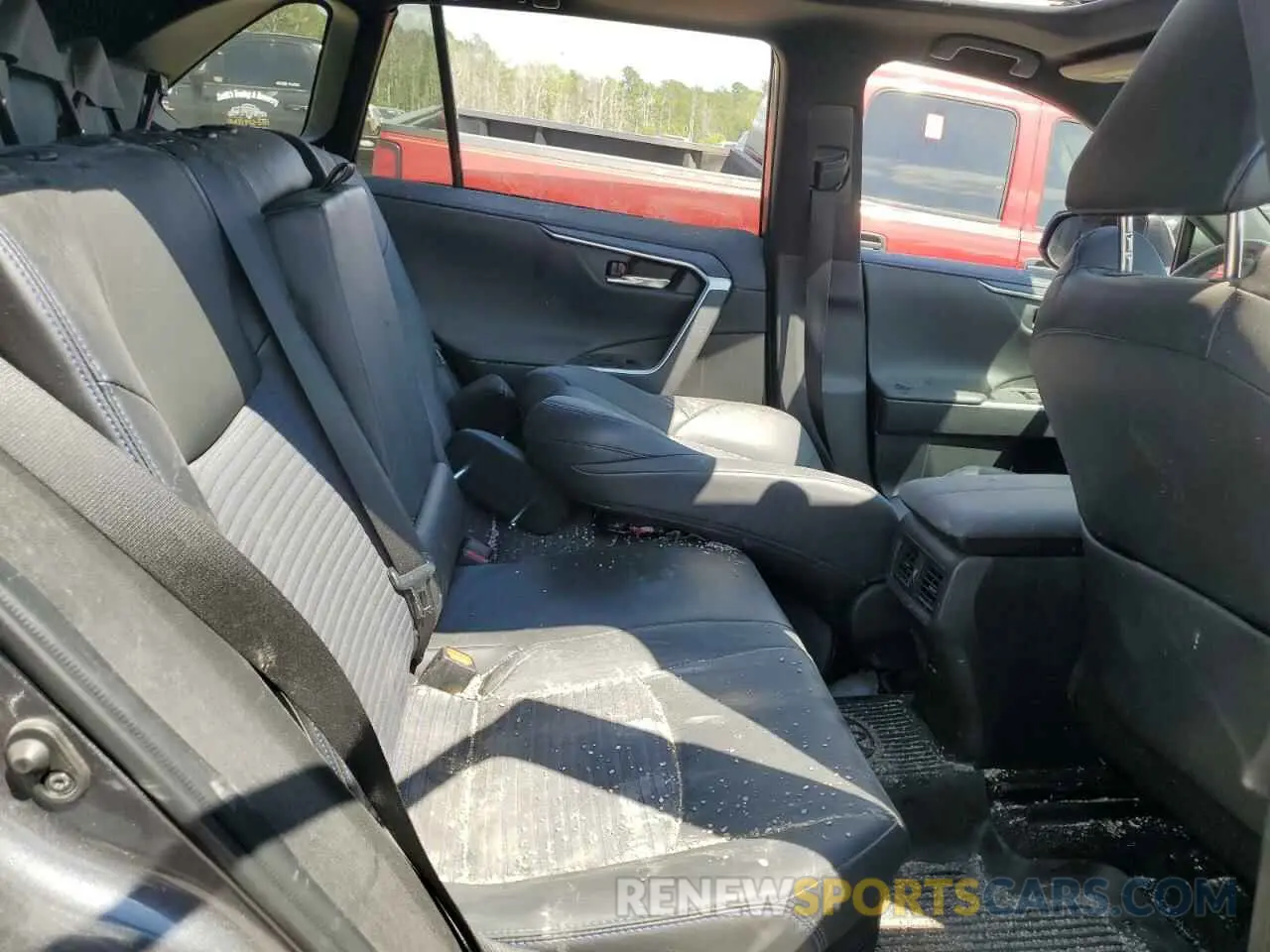 11 Photograph of a damaged car 2T3E6RFV4NW037728 TOYOTA RAV4 2022