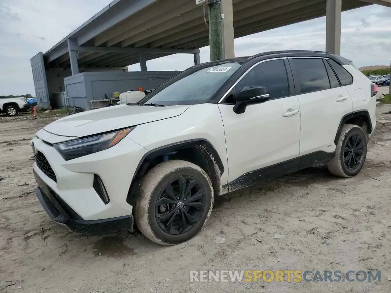 1 Photograph of a damaged car 2T3E6RFV6NW037682 TOYOTA RAV4 2022