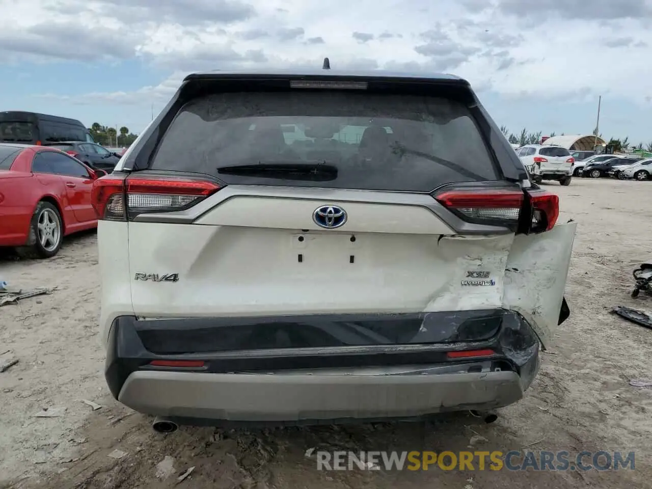 6 Photograph of a damaged car 2T3E6RFV6NW037682 TOYOTA RAV4 2022