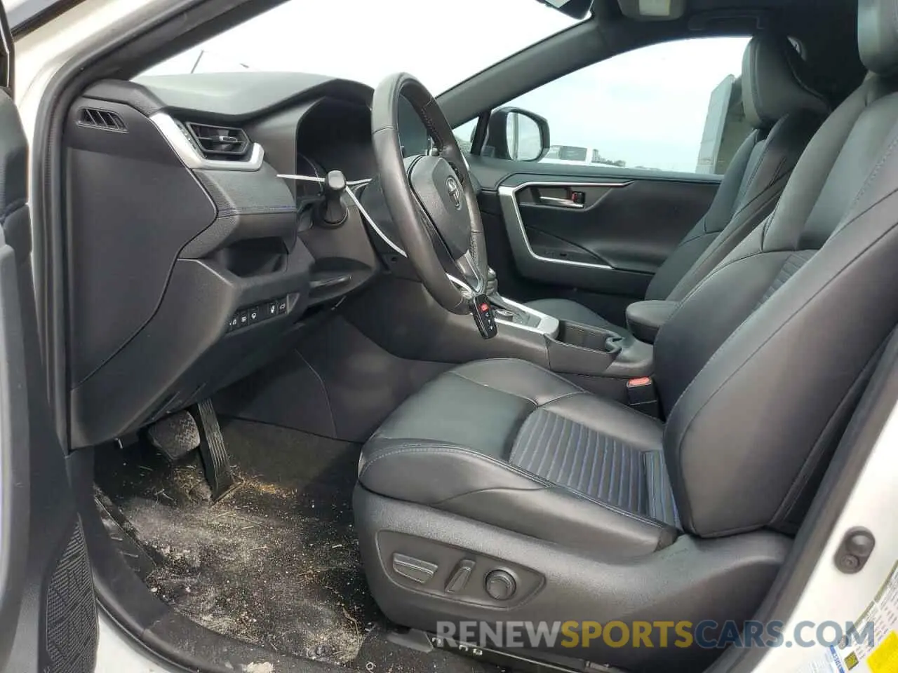 7 Photograph of a damaged car 2T3E6RFV6NW037682 TOYOTA RAV4 2022