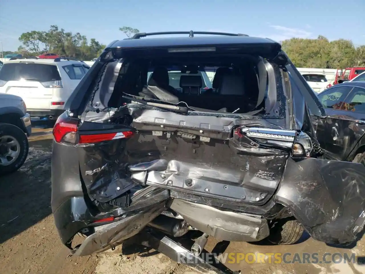 6 Photograph of a damaged car 2T3E6RFV8NW030751 TOYOTA RAV4 2022