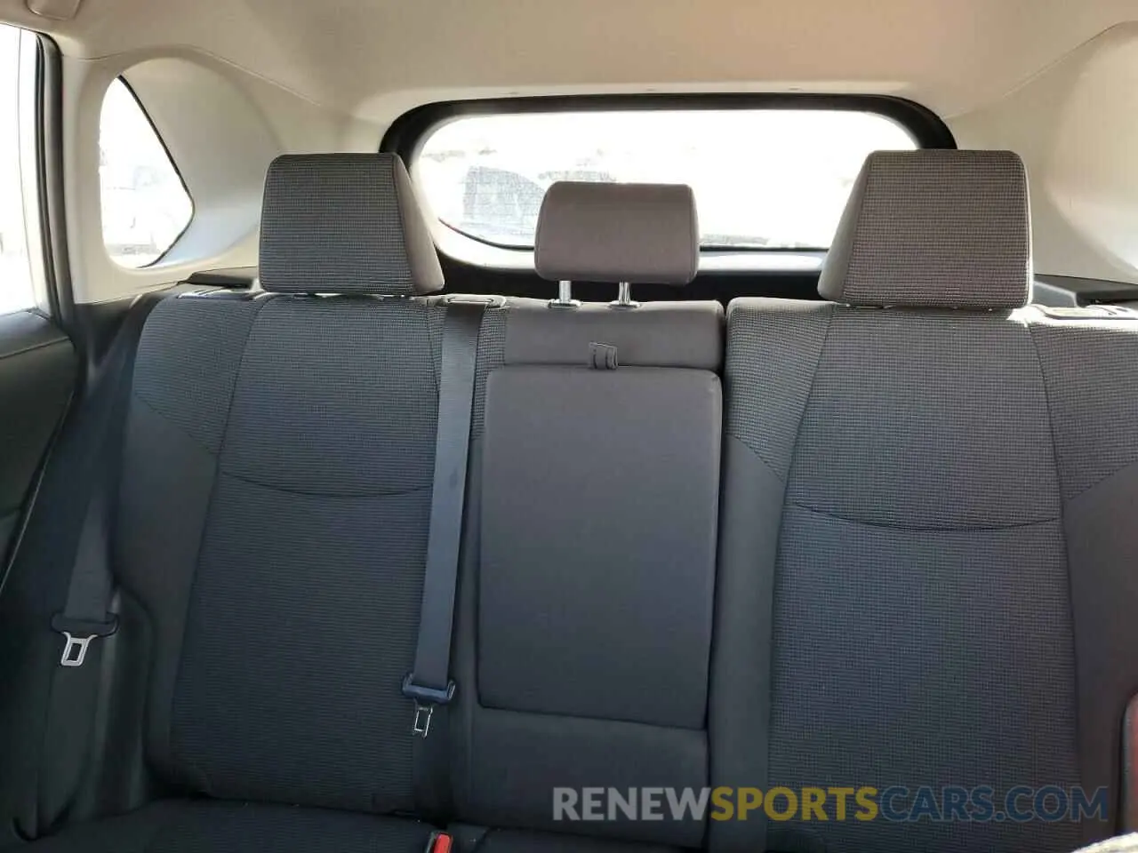 10 Photograph of a damaged car 2T3F1RFV0NC285138 TOYOTA RAV4 2022