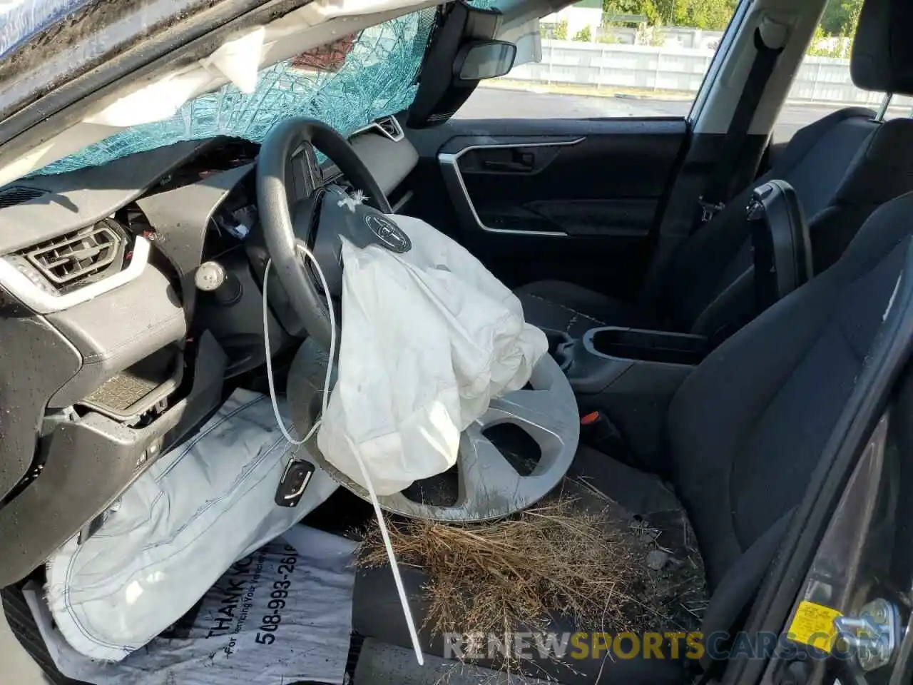 5 Photograph of a damaged car 2T3F1RFV0NW280018 TOYOTA RAV4 2022