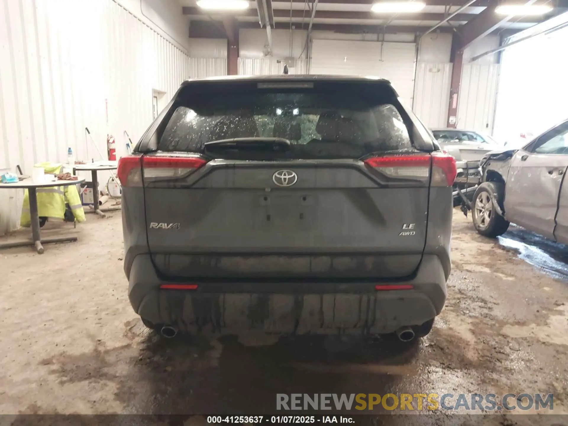 16 Photograph of a damaged car 2T3F1RFV0NW301868 TOYOTA RAV4 2022